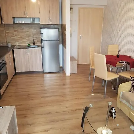 Apartamento Апартамент Камелия Гардън